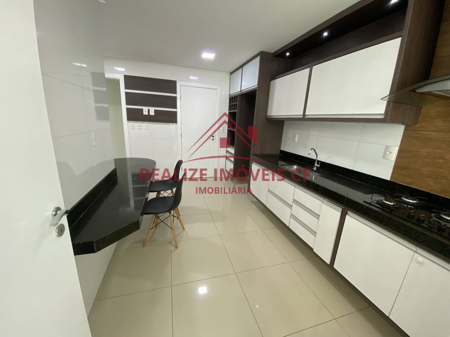 Apartamento para alugar com 3 quartos, 188m² - Foto 1