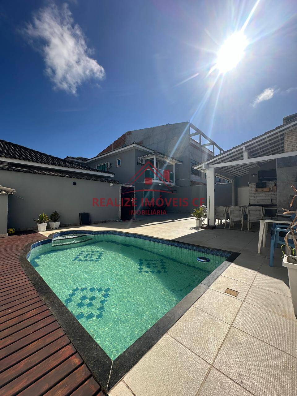 Casa para alugar com 3 quartos, 285m² - Foto 1